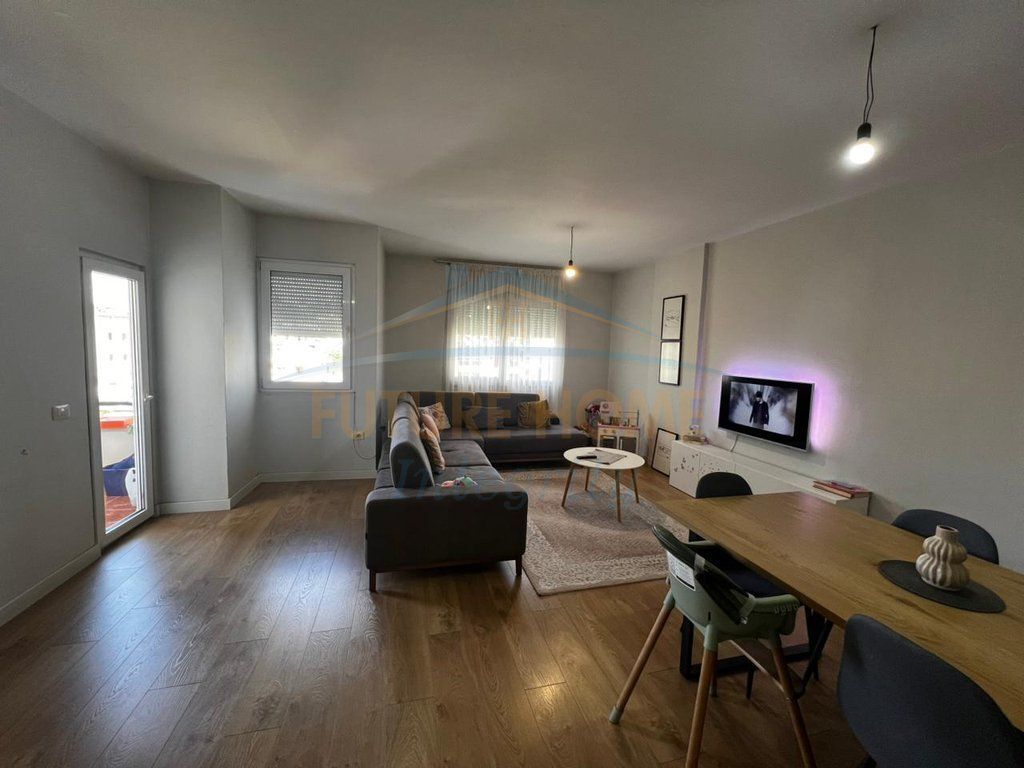 Shitet, Apartament 2+1, Yzberisht. AL69164