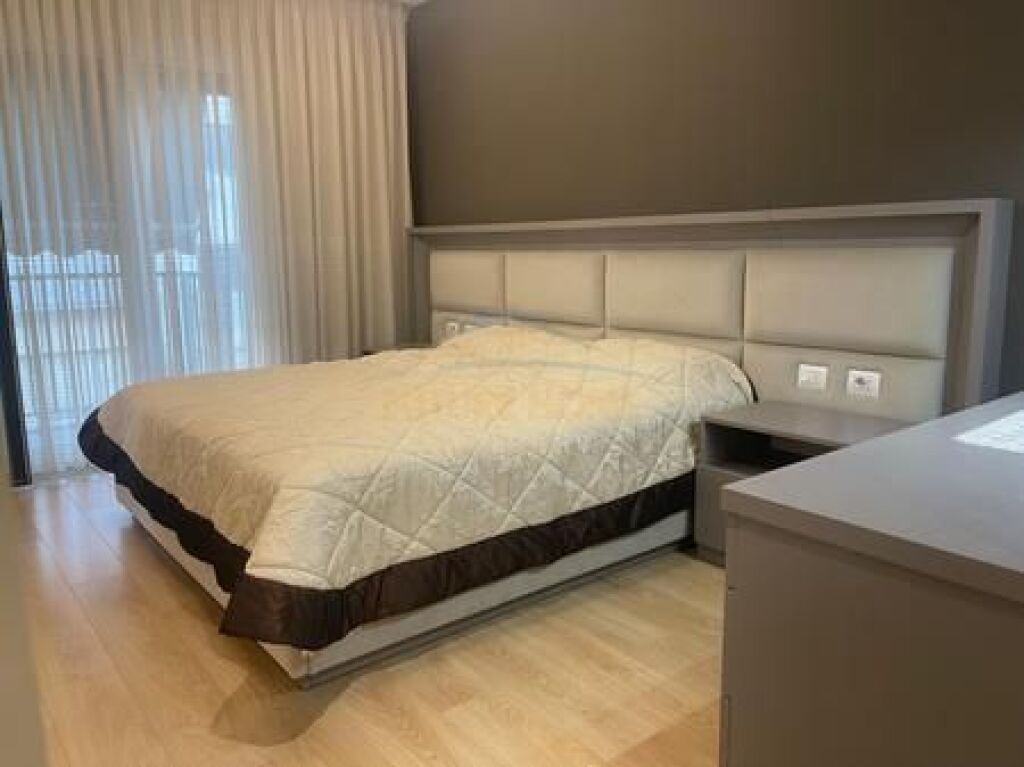 Shitet, Apartament 3+1+2 + Post Parkimi, Rruga e Kosovareve, Tiranë
