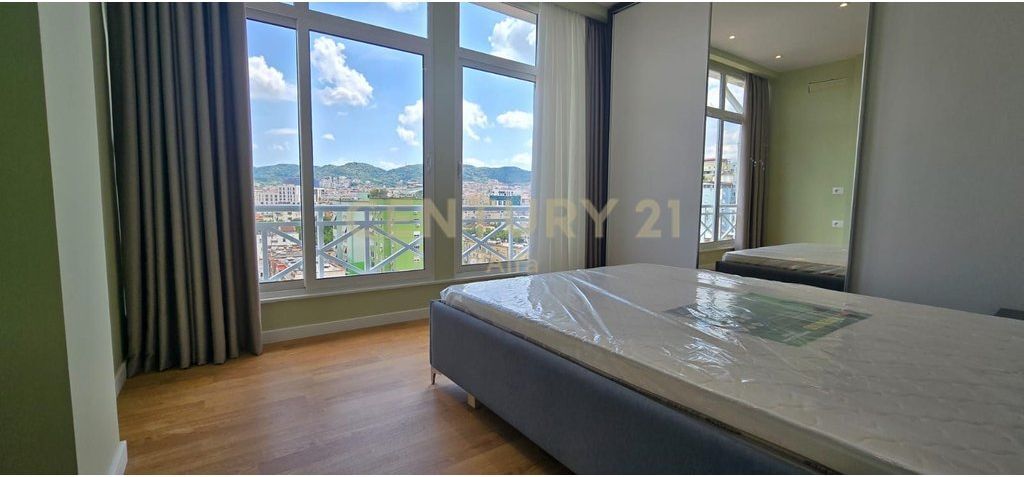 Shitet Apartament 2+1 tek Myslym Shyri