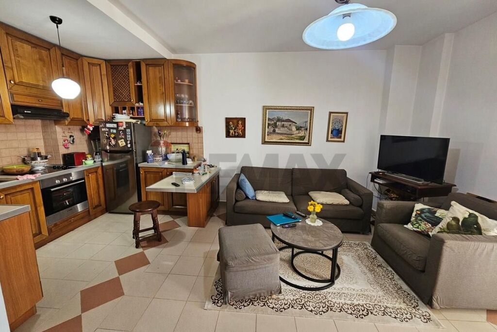 SHITET APARTAMENT 2+1 PRANË PAZARIT TË RI