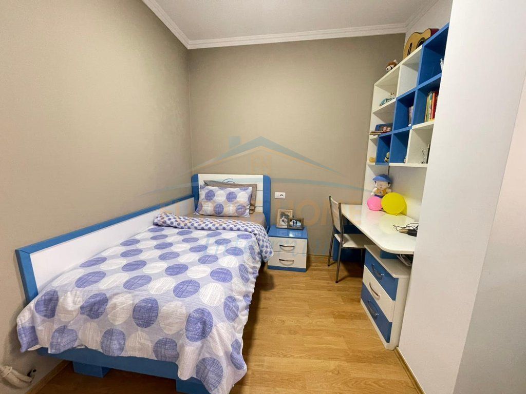 Shitet, Apartament 3+1+2, Fresk. AL68612