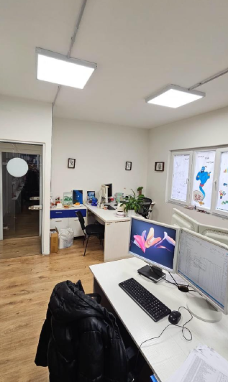 JEPET ME QIRA AMBIENT ZYRE (PJESË VILE) – BLLOK, PRANË JUVENILJA
