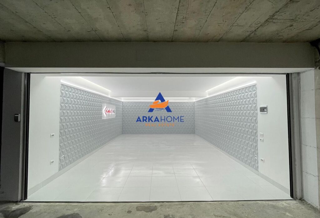 GARAGE CHIUSO IN VENDITA 85,5 M2 "VIA LLAZI MIHO, VICINO ALLA BANCA CREDINS" 76.950 EURO