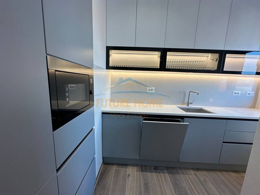 Qera ,Apartament 2+1 + Verande + Parking !!