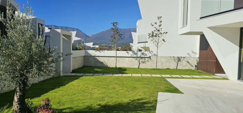 🏡 Shitet Vilë Luksoze 3-Katëshe pranë TEG-ut