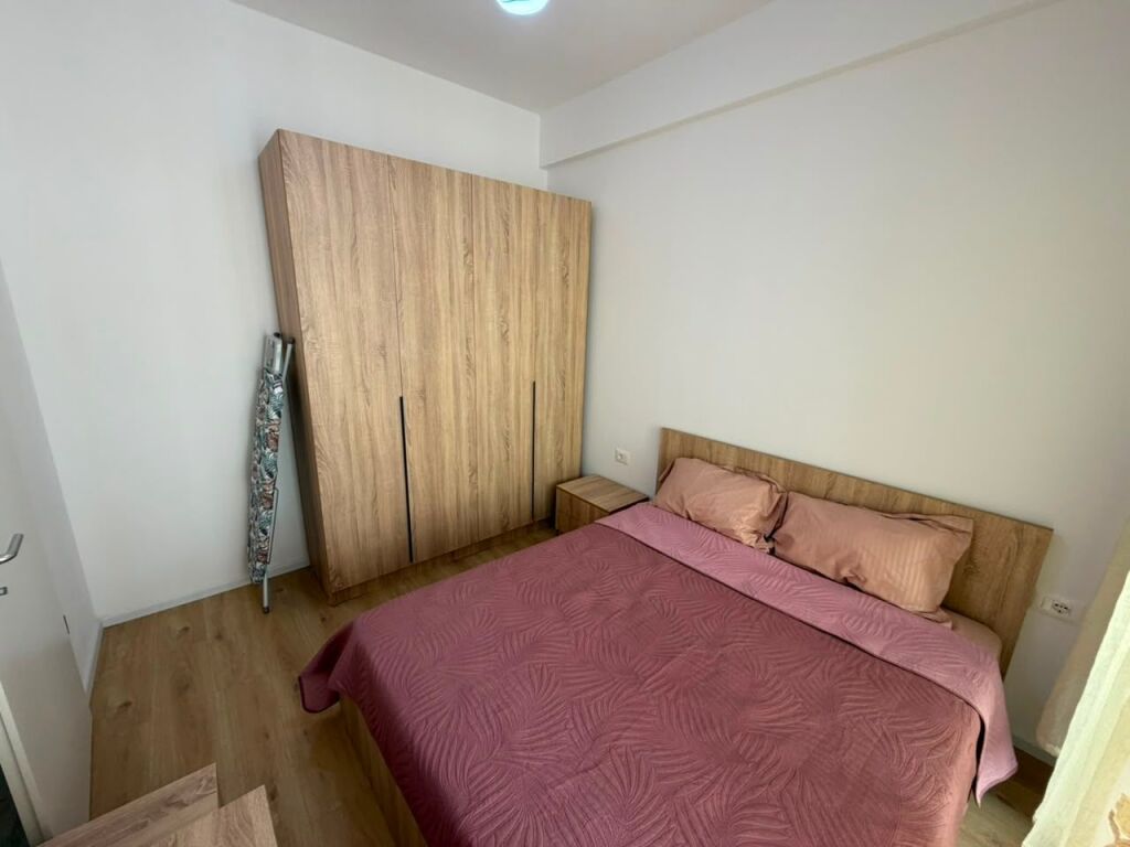 Appartamento 1+1 in affitto  📍 Indirizzo: Ali Demi, Complesso Kadiu 🏢💰 Prezzo: 40.000 lek/mese  
