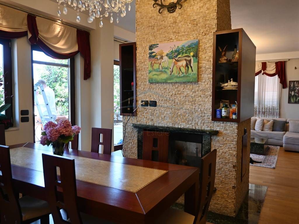 VENDESI PENTHOUSE+VERANDE PRESSO KODRA E DIELLIT