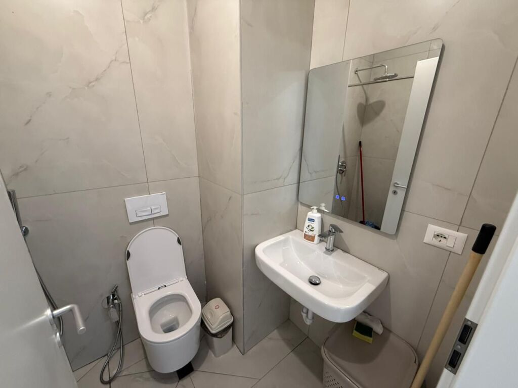 📣 QERA SUPER Apartament 1+1 📍 Kompleksi Kadiu, Ali Dem 🛣️ Rruga “Pasho Hysa” ✨💶 Cmimi 40.000 leke (i Diskutueshem)