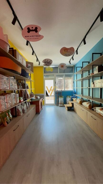 LOCALE COMMERCIALE IN AFFITTO 20 M2 PRESSO L'EX ESPOSIZIONE 20.000 LEKE
