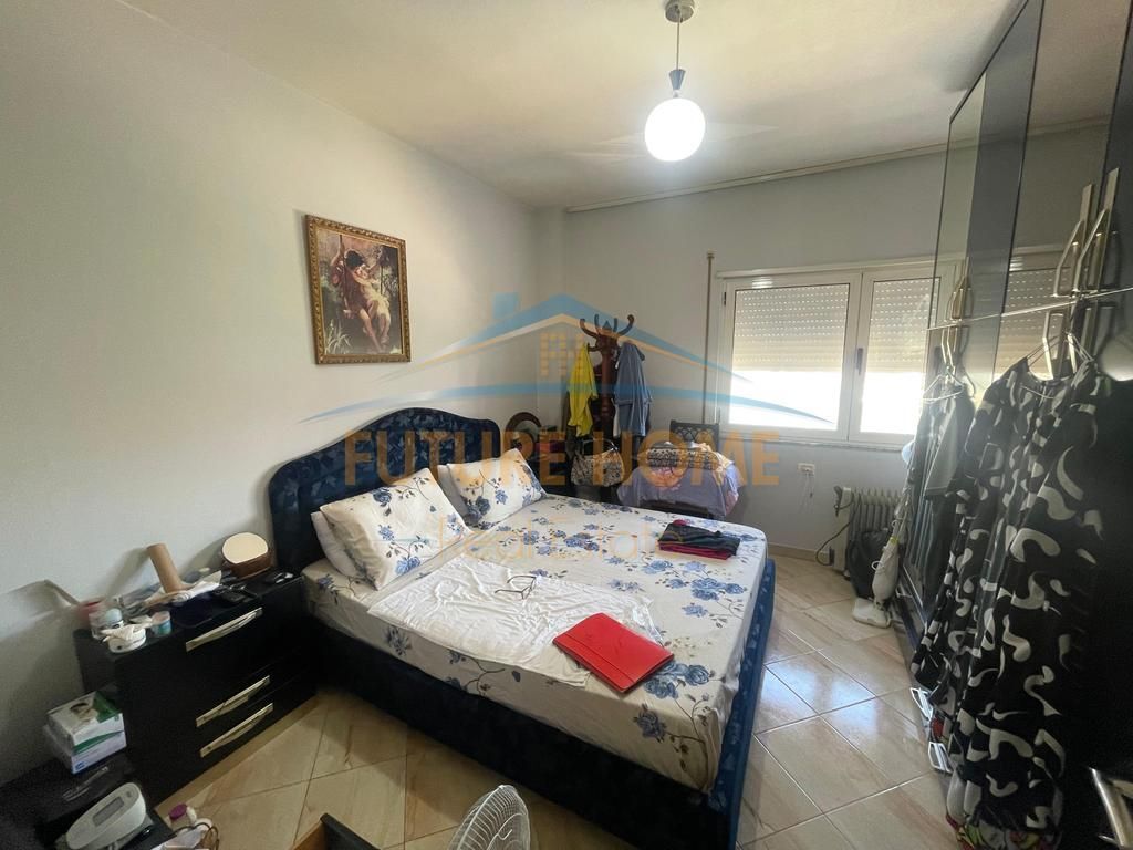Shitet apartament 2+1,në rrugën e Kavajes, pranë "Spitali Amerikan 3"
