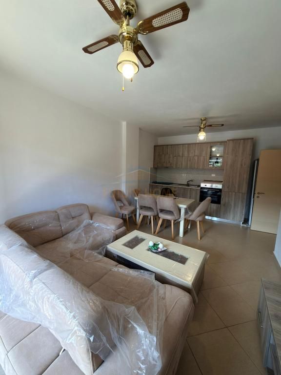 Shitet, Apartament 2+1, Fresk. DB68986