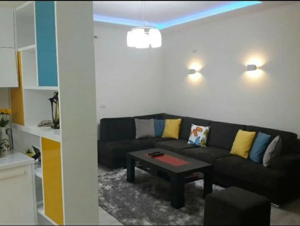 Shitet Apartamenti 2+1