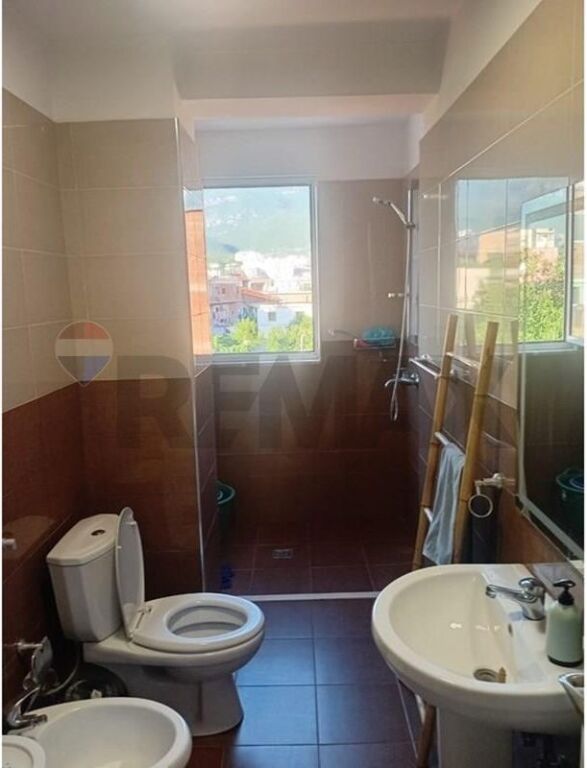 Shitet Apartament 2+1 ne Kinostudio