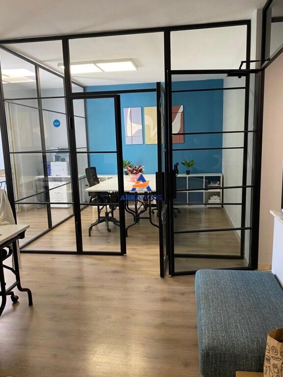 LOCALE UFFICIO IN AFFITTO 132M2 "NE BLLOK" 1500 EURO