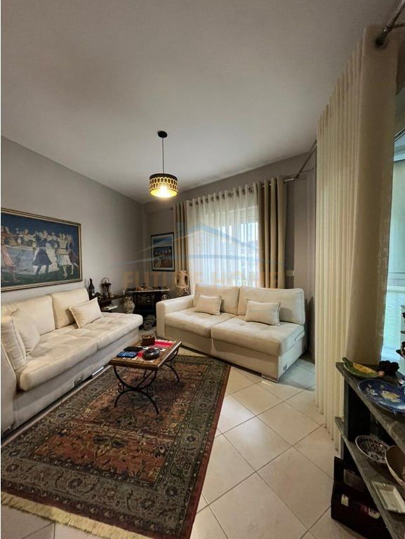 Shitet 2+1, ish Parku i Autobuzave. PRO68887