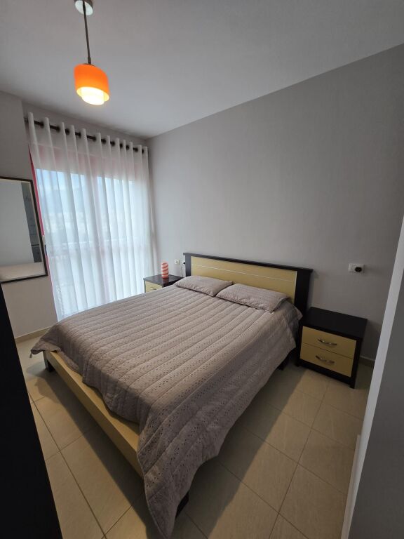 Shitet apartament 2+1+2 dhe ballkon në Zog të Zi