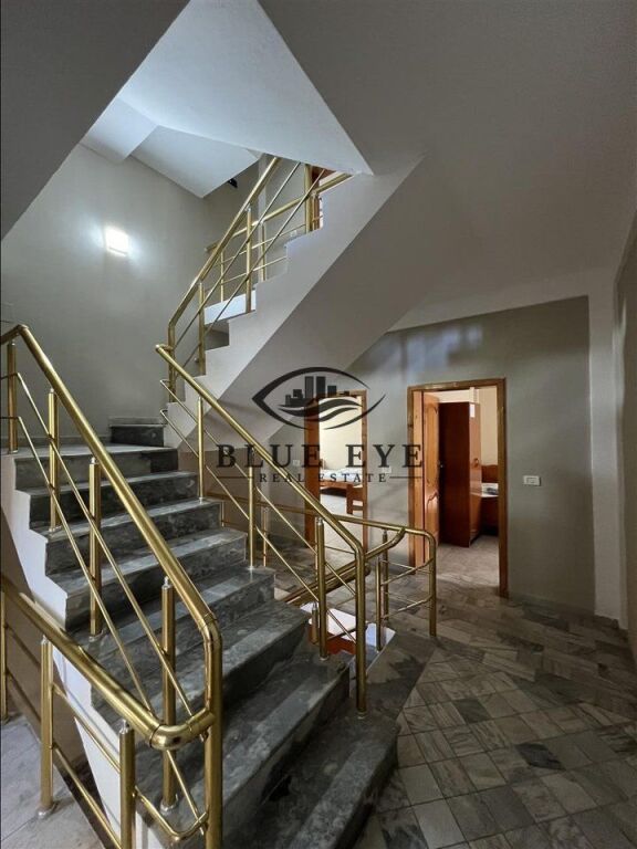 Objekt per shitje me 10 Garsoniere dhe Apartament 3+1, Kavaje!