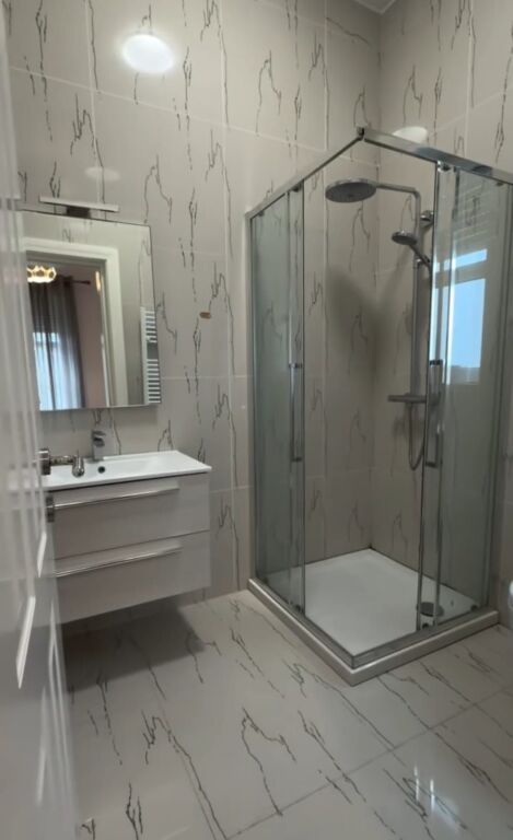 🏡 Vilë me Qira në Rolling Hills Residence