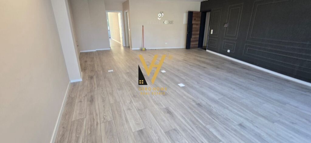 JEPET ZYRE 102 M2 ME QERA TE LAKE VIEW 1.500 EURO