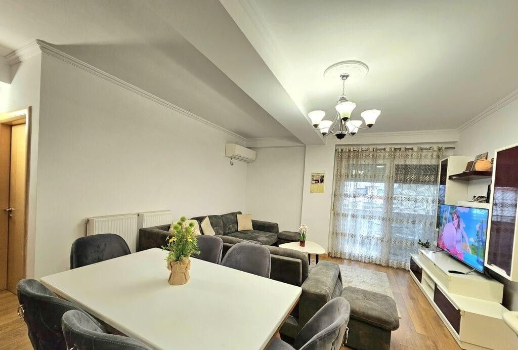 🏢Giardino Botanico affitta appartamento 2+1+garage, arredato.700Euro    