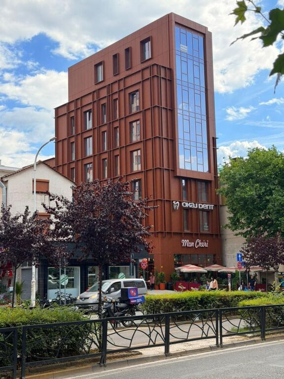 Ufficio 2+1 in affitto nel Centro/ Vicino a Via Kavaja