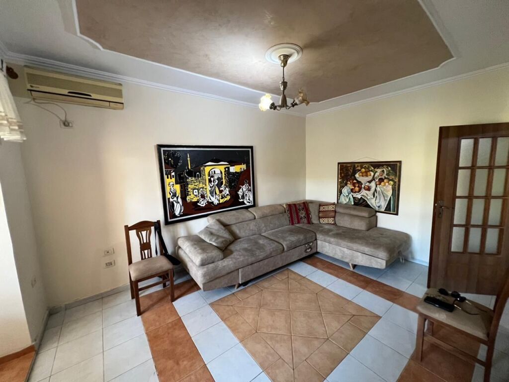 📣 RENT Apartment 1+1 📍 Medreseja 🛣️ "Dibres" Street ✨   🏢 Existing Building  🪜 3rd Floor (No Elevator)  🛋️ Furnished   💶 Price 450 euro non-negotiable