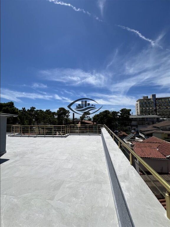 Objekt per shitje me 10 Garsoniere dhe Apartament 3+1, Kavaje!
