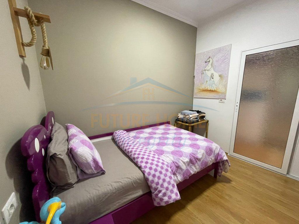 Shitet, Apartament 3+1+2, Fresk. AL68612