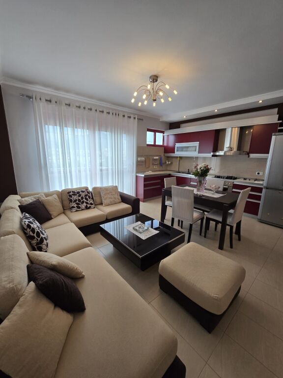 Shitet apartament 2+1+2 dhe ballkon në Zog të Zi