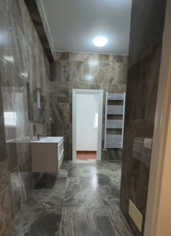 🏡 Vilë me Qira në Rolling Hills Residence