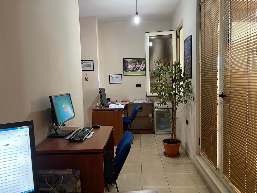 ● For Rent: OFFICE 197 m² with 2 🚾📍DON BOSCO (Opposite the Catholic Church) ⛪️ 2nd Floor, Divided into 7 Workspaces + Storage | Price: 800€ NET/Month 🔥
