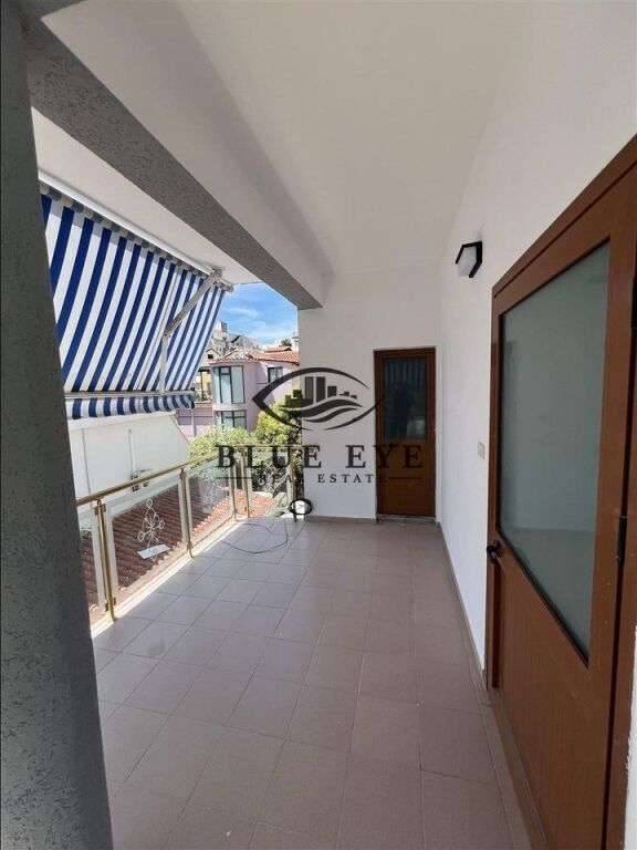 Objekt per shitje me 10 Garsoniere dhe Apartament 3+1, Kavaje!