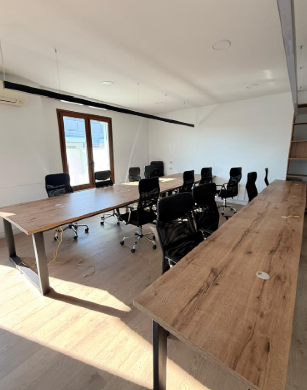 🏢 JEPET ME QIRA AMBIENT ZYRE – KOMPLEKSI DELIJORGJI
