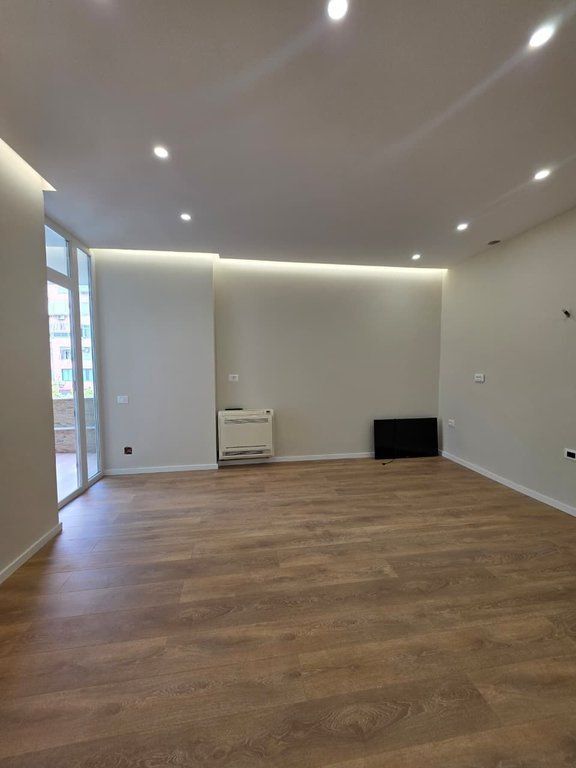 Shitet ,Apartament 1+1, Komuna e Parisit. CITY68894