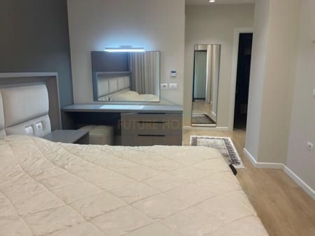 Shitet, Apartament 3+1+2 + Post Parkimi, Rruga e Kosovareve, Tiranë