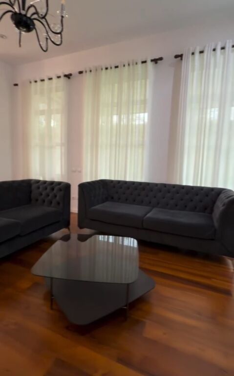 🏡 Vilë me Qira në Rolling Hills Residence