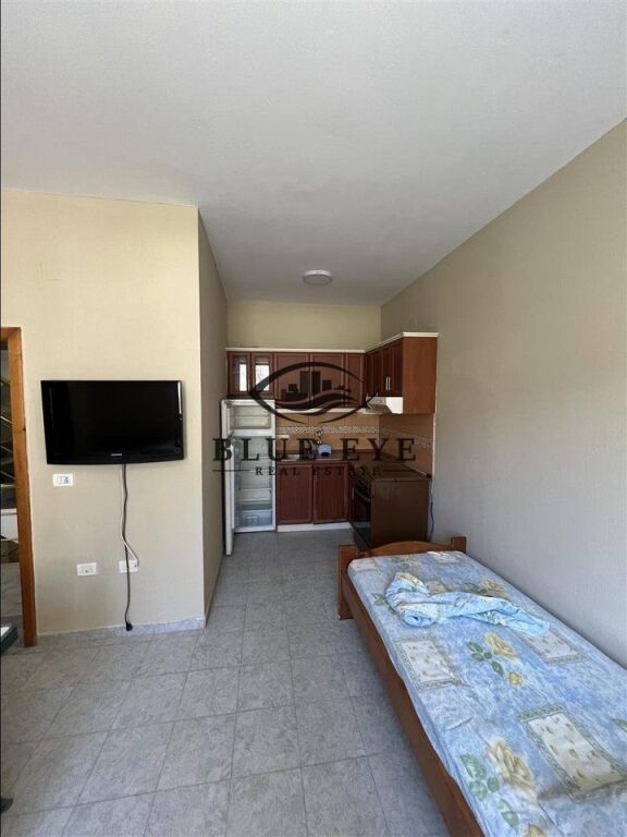 Objekt per shitje me 10 Garsoniere dhe Apartament 3+1, Kavaje!