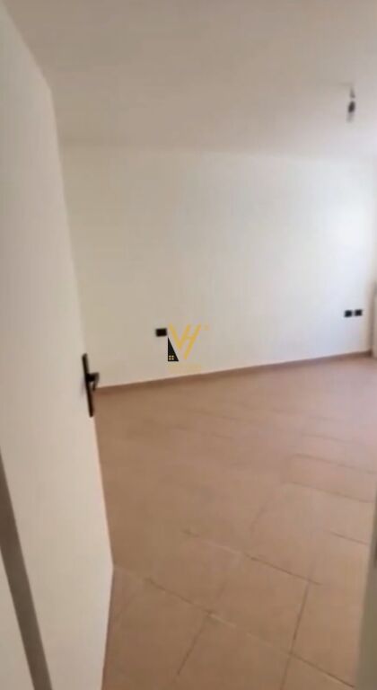 JEPET ZYRE 70 M2 ME QERA TE TIRANA E RE 65.000 LEKE
