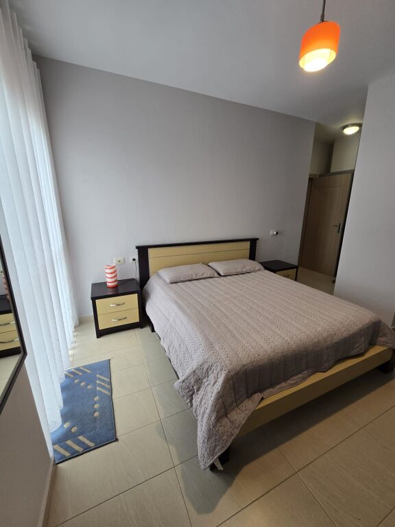 Shitet apartament 2+1+2 dhe ballkon në Zog të Zi