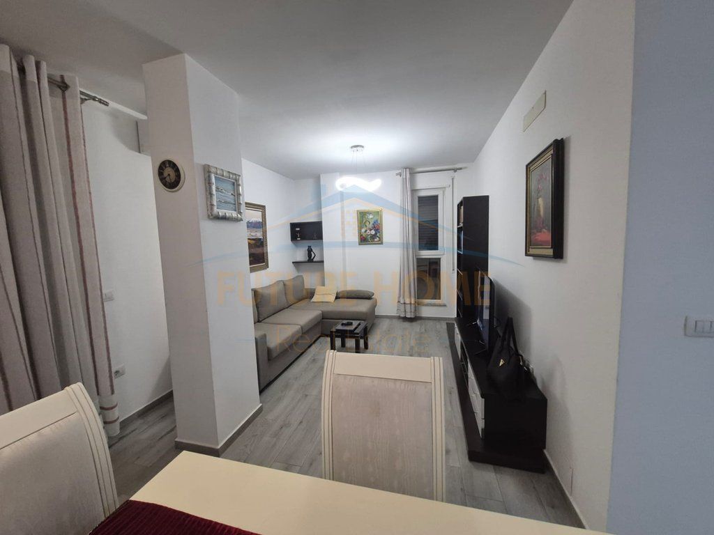 Affitto, Appartamento 1+1+Veranda+Posto Auto, Medreseja, Tirana