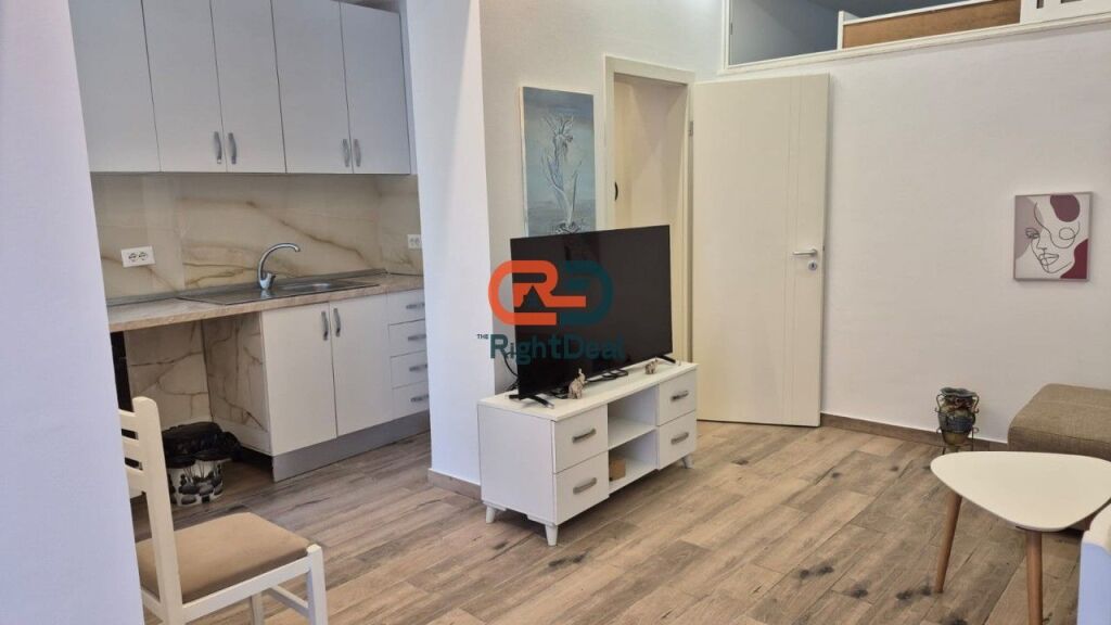 Tek Rr. Mine Peza, Shitet Apartament 1+1 I Rikonstruktuar Dhe Me Super Vendndodhje !!!!