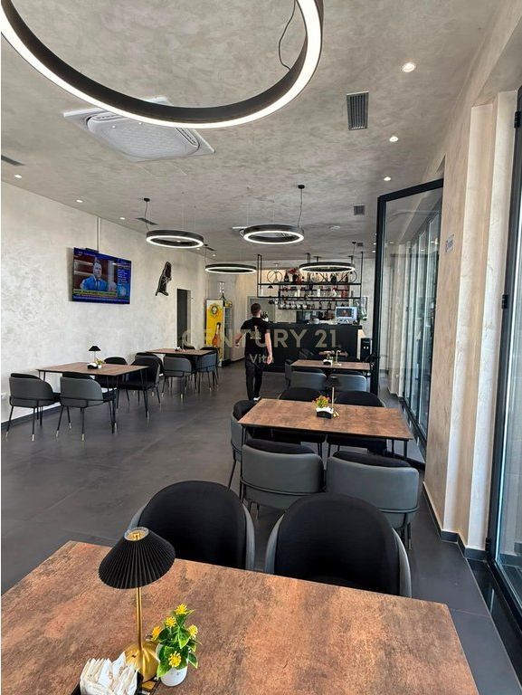 Locale investito in affitto, nella zona dello Stadio, Durres!!!
