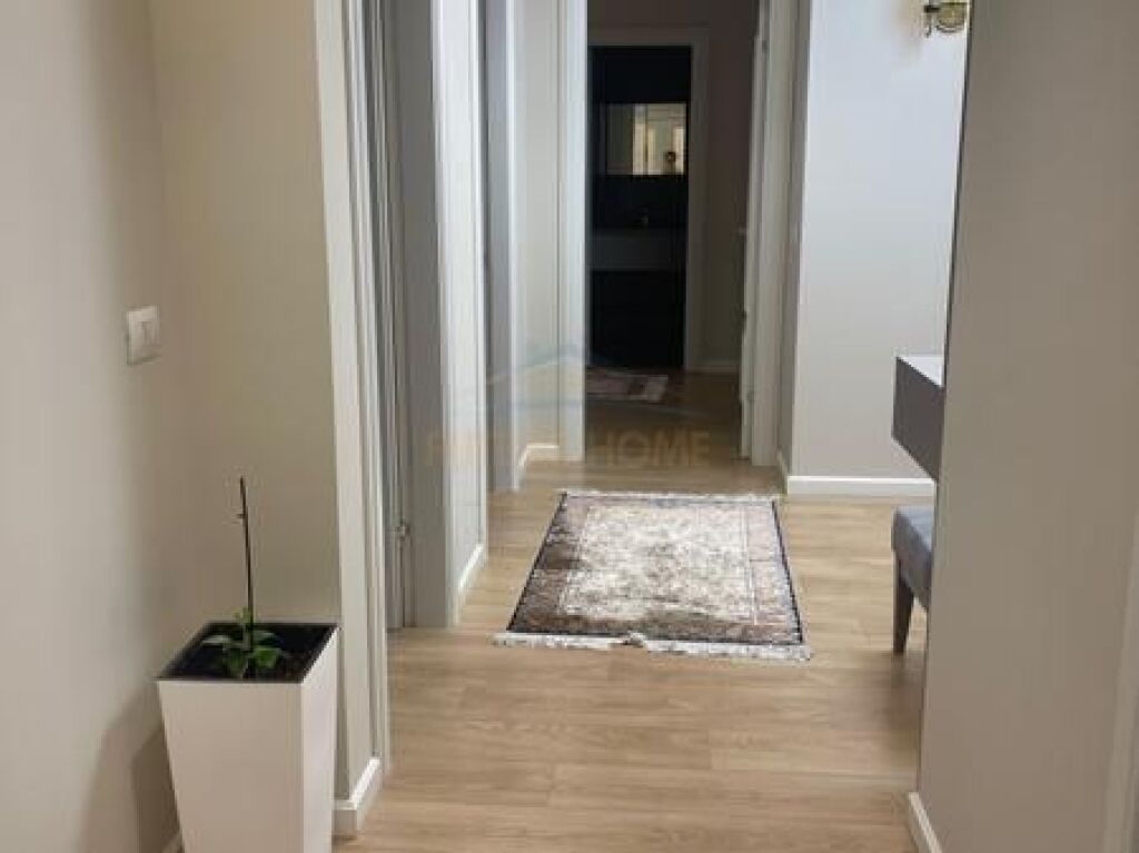 Shitet, Apartament 3+1+2 + Post Parkimi, Rruga e Kosovareve, Tiranë