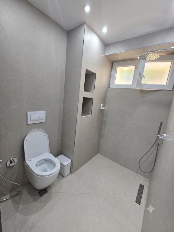 Shitet Apartament 2+1