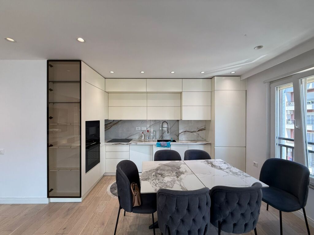 QERA APARTAMENT 1+1 ME POST PARKIMI TEK VILA L/2 NE ASTIR 55.000 ALL NE MUAJ