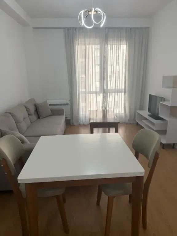 Jepet Me Qera Apartament 1+1+1 Ballkon