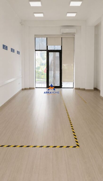 NEGOZIO IN AFFITTO SULLA STRADA 90.7M2 "ALLA COMUNE DI PARIGI" 1530 EURO