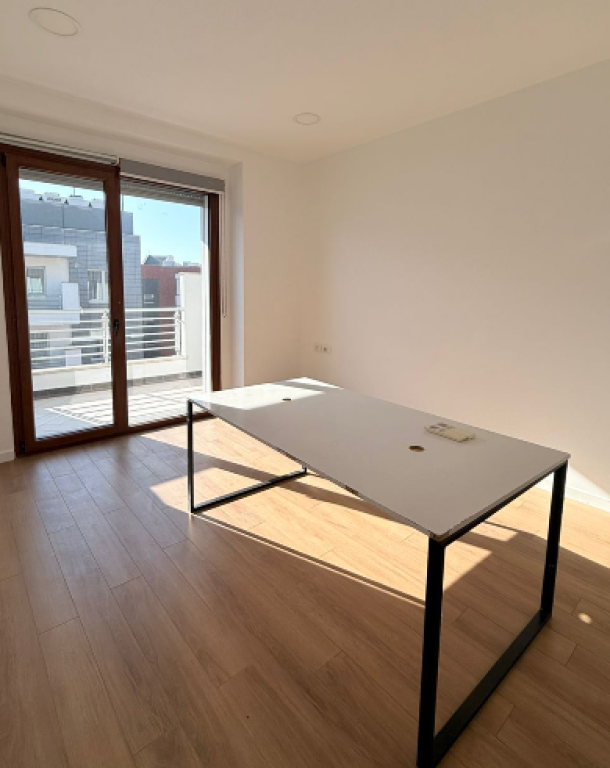 🏢 JEPET ME QIRA AMBIENT ZYRE, KOMPLEKSI DELIJORGJI
