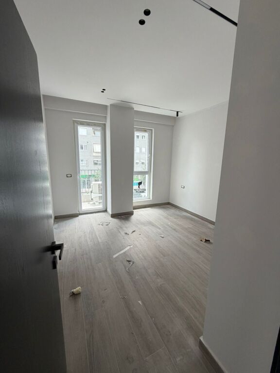 ZYRE ME QERA 95 M2 KOMUNA E PARISIT 120.000 LEKE FH-80107