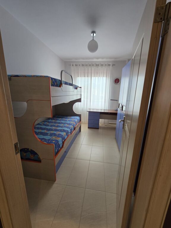Shitet apartament 2+1+2 dhe ballkon në Zog të Zi